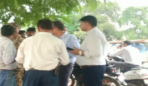 लखनऊ के चिनहट में अतिक्रमण पर नगर निगम की कार्रवाई, नीलकंठ से कामता तक चला अभियान